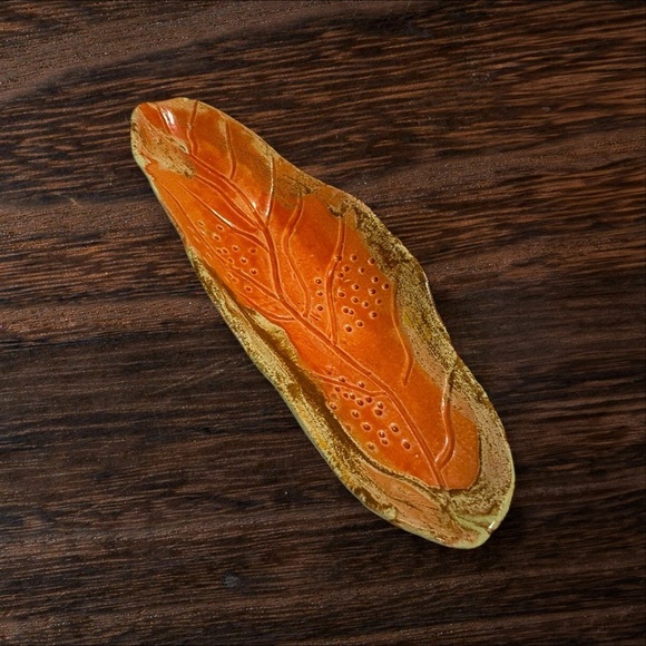 Studio Pottery handmade leaf serving tray artist signed, orange, green & brown - Picture 2 of 12